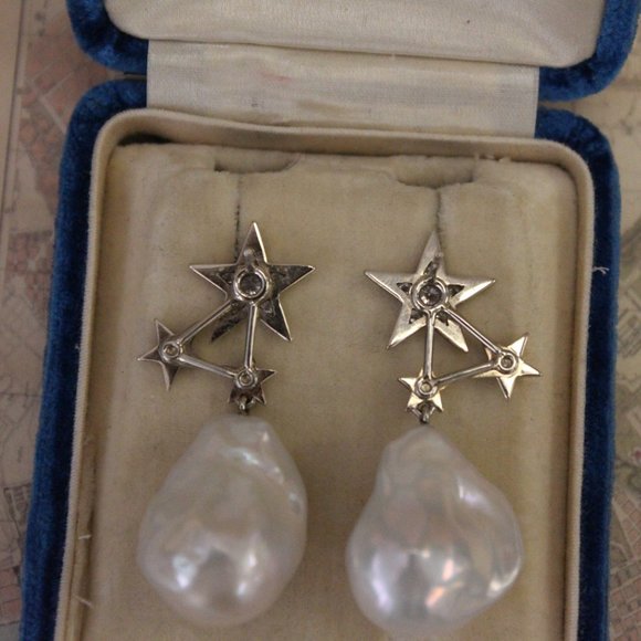 18k White Gold, Diamond and Pearl Earrings - Picture 6 of 6